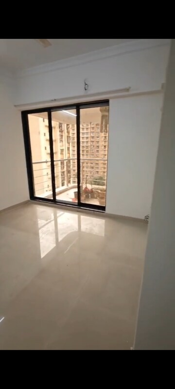Room in 2 BHK Apartment at MM Spectra, Chembur – for Rent