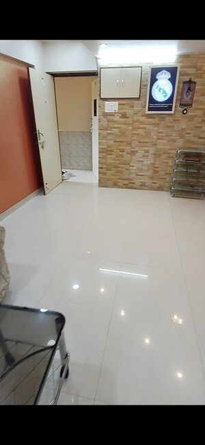 Room in 2 BHK Apartment at Sunrise Apartment Andheri, Andheri West – for Rent