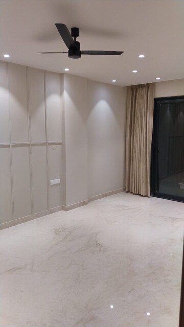 Room in 4 BHK Builder Floor at Adani Samsara, Sector 60 – for Sale