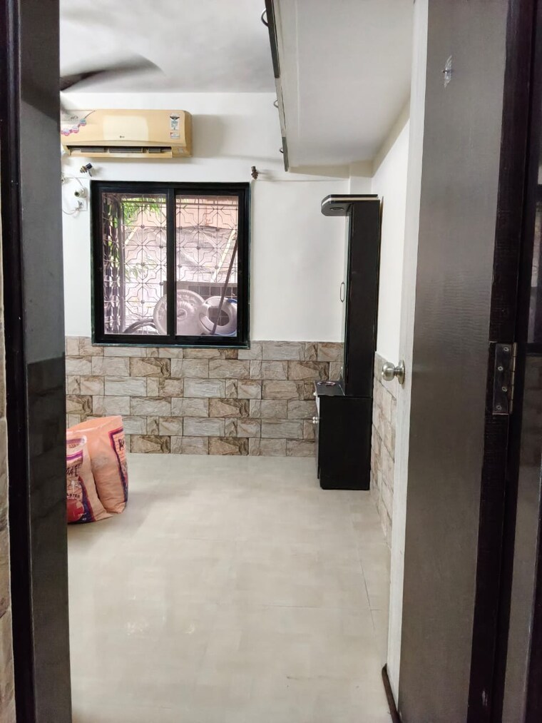 Room, sayba-swarna 1 Bedroom 375 Sq.Ft. Apartment In Nehru Nagar Mumbai 9349219