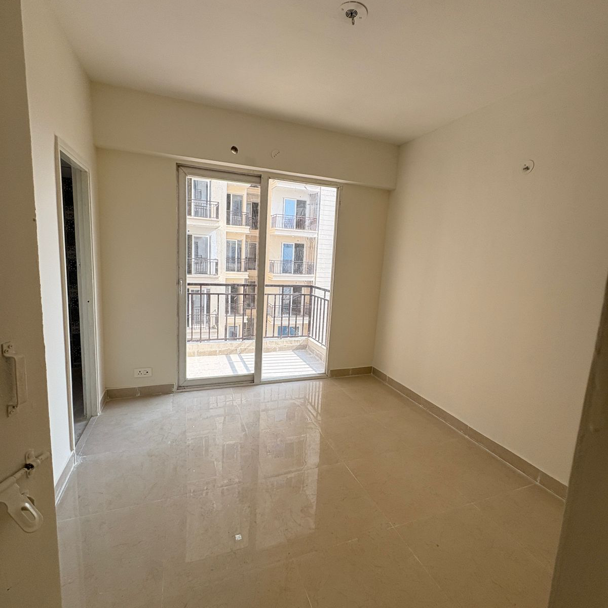 2 BHK Apartment For Rent in Signature The Millennia 3