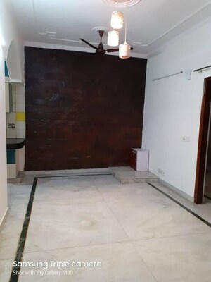 Room in 2 BHK Builder Floor at Palam Vihar Residents Association, Palam Vihar – for Rent