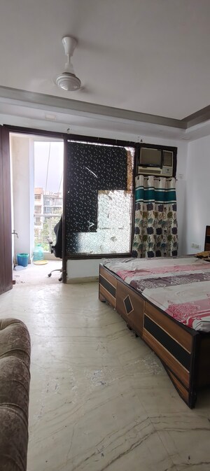 Bedroom in 2 BHK Builder Floor at Chattarpur – for Rent