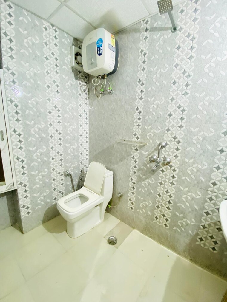Bathroom, palam-vihar-residents-association 3 Bedroom 1550 Sq.Ft. Builder Floor In Palam Vihar Gurgaon 9349273
