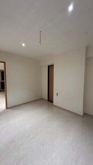 Room in 4 BHK Apartment at Aashiyana Park, Aundh – for Sale