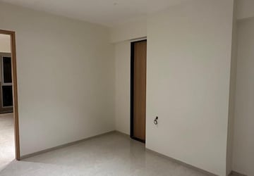 Room in 4 BHK Apartment at Aashiyana Park, Aundh – for Sale