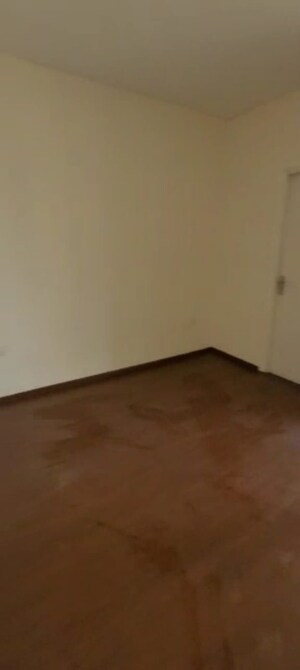 Room in 4 BHK Apartment at Imperia Esfera, Sector 37c – for Sale