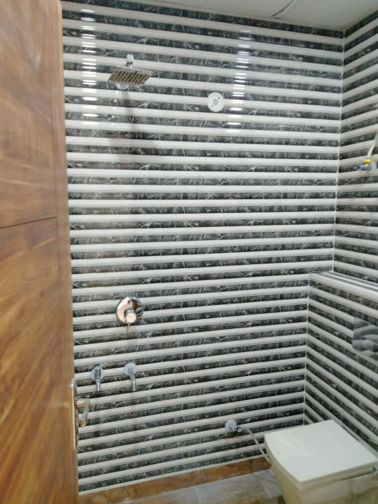 Attached Bathroom, rajendra nagar sector 3 3 Bedroom 1700 Sq.Ft. Apartment In Rajendra Nagar Sector 3 Ghaziabad 9349298