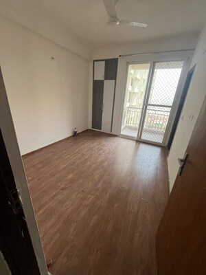 2 BHK Apartment For Rent in Amrapali Golf Homes, Haibatpur