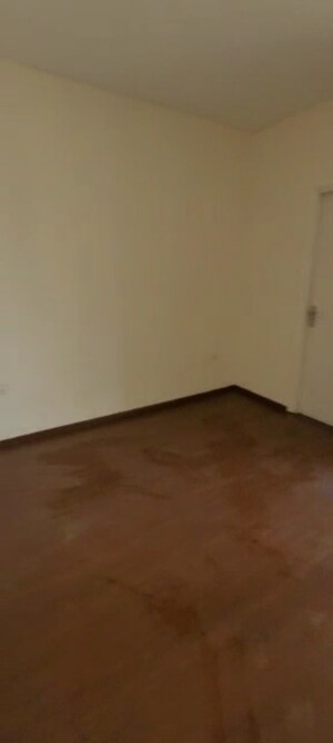 Room in 3.5 BHK Apartment at Imperia Esfera, Sector 37c – for Sale