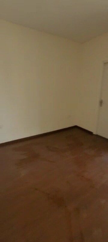 Room in 3.5 BHK Apartment at Imperia Esfera, Sector 37c – for Sale