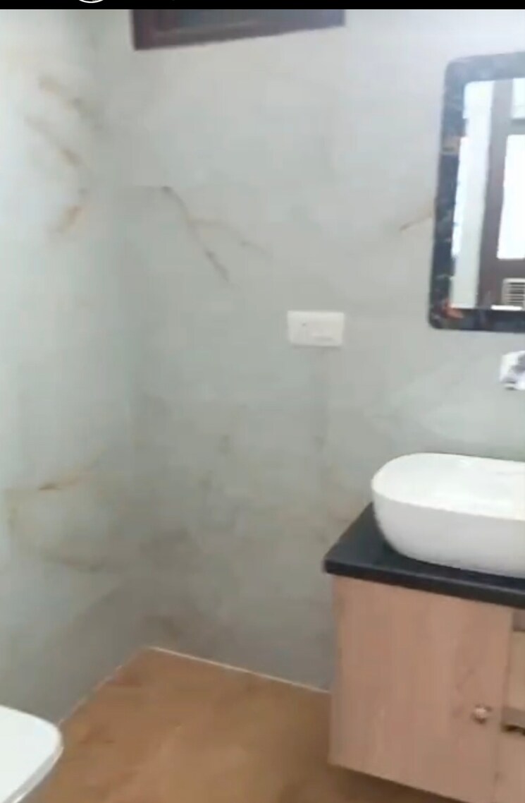 Bathroom, kalkaji 3 Bedroom 1800 Sq.Ft. Builder Floor In Kalkaji Delhi 9349323