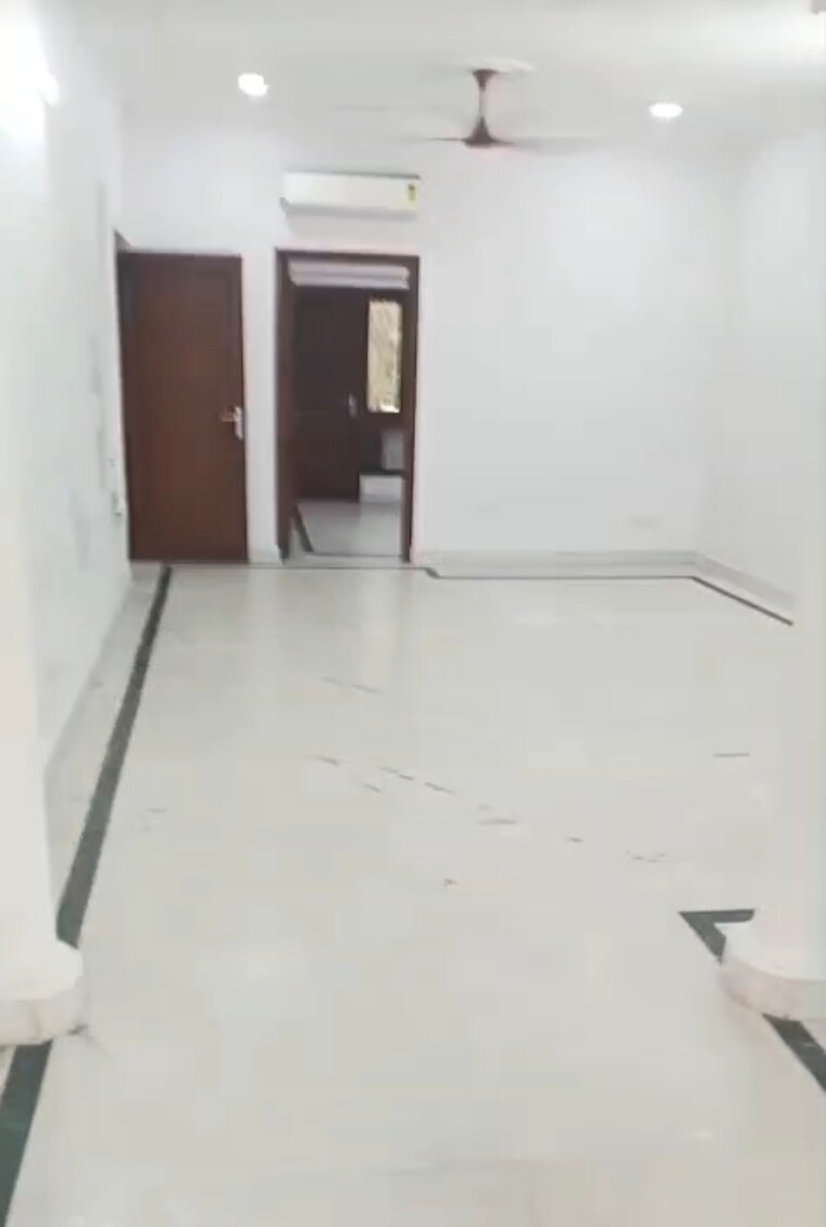 Room, kalkaji 3 Bedroom 1800 Sq.Ft. Builder Floor In Kalkaji Delhi 9349330