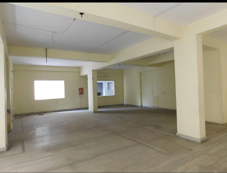 Room, sant-mira-chs Commercial Showroom 3000 Sq.Ft. In Kopri Thane 9349331