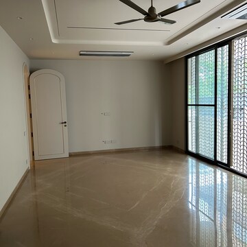 Room in 4 BHK Builder Floor at Safdarjung Enclave – for Sale