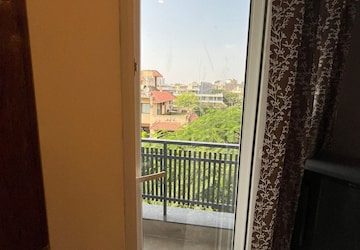 Balcony in 1 RK Builder Floor at Sector 57 – for Rent