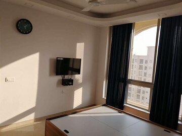 Room in 1 BHK Apartment at One Hiranandani Park, Ghodbunder Road – for Rent