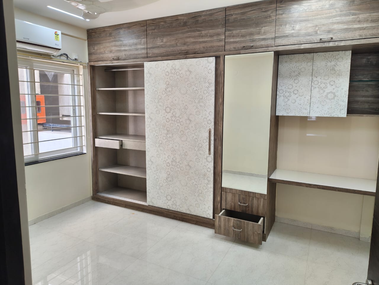 2 BHK Apartment For Rent in Crown Whistling Woods