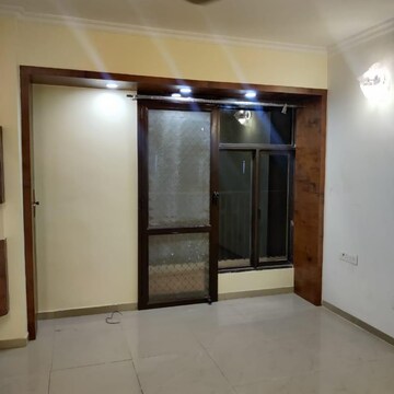 Room in 2 BHK Apartment at Kaveri Tower Andheri West, Industrial Area – for Rent