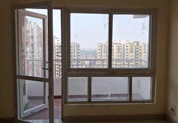 Room in 2 BHK Apartment at Gaurs Siddhartham, Siddharth Vihar – for Sale