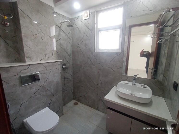 Bathroom, vasant kunj 3 Bedroom 1800 Sq.Ft. Builder Floor In Vasant Kunj Delhi 9349379