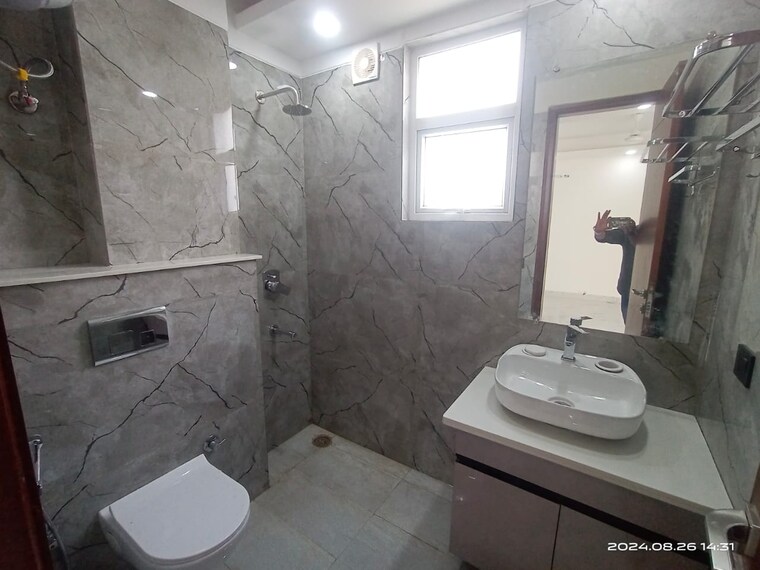 Bathroom, vasant kunj 3 Bedroom 1800 Sq.Ft. Builder Floor In Vasant Kunj Delhi 9349379