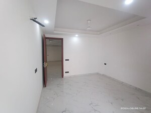 Room in 3 BHK Builder Floor at Vasant Kunj – for Rent