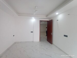 Room in 3 BHK Builder Floor at Vasant Kunj – for Rent