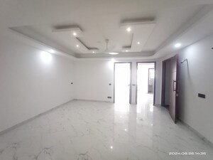 Room in 3 BHK Builder Floor at Vasant Kunj – for Rent