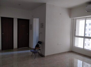 Room in 1 BHK Apartment at Lodha Amara, Kolshet Road – for Sale