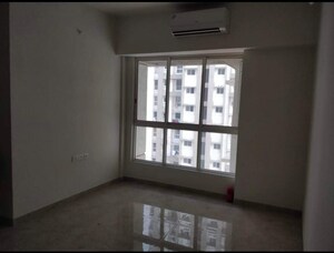 Room in 1 BHK Apartment at Lodha Amara, Kolshet Road – for Sale