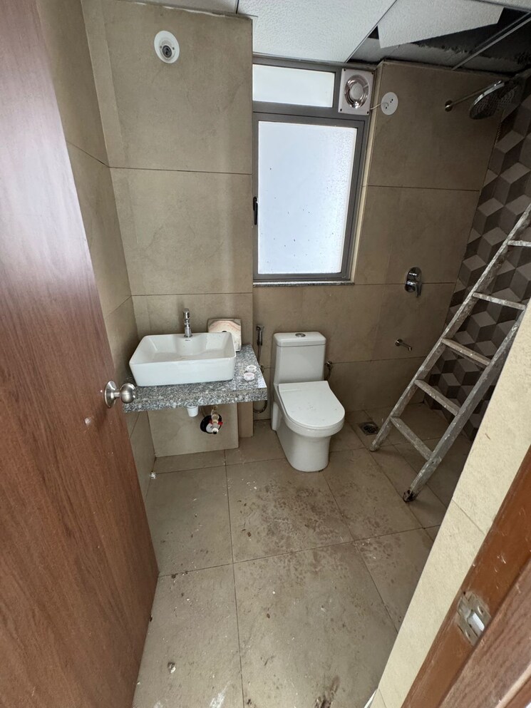 Bathroom, kalpataru-immensa 3 Bedroom 991 Sq.Ft. Apartment In Kolshet Road Thane 9349388