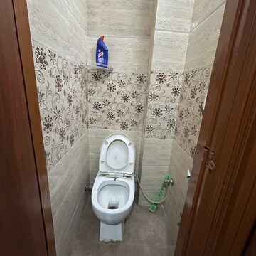 Bathroom in 1.5 BHK Builder Floor at Kotla Mubarakpur – for Rent
