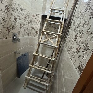 Staircase in 1.5 BHK Builder Floor at Kotla Mubarakpur – for Rent