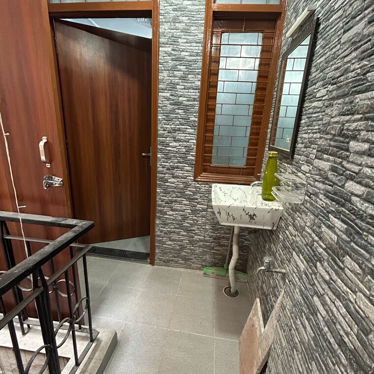 Balcony, kotla mubarakpur 1.5 Bedroom 500 Sq.Ft. Builder Floor In Kotla Mubarakpur Delhi 9349392