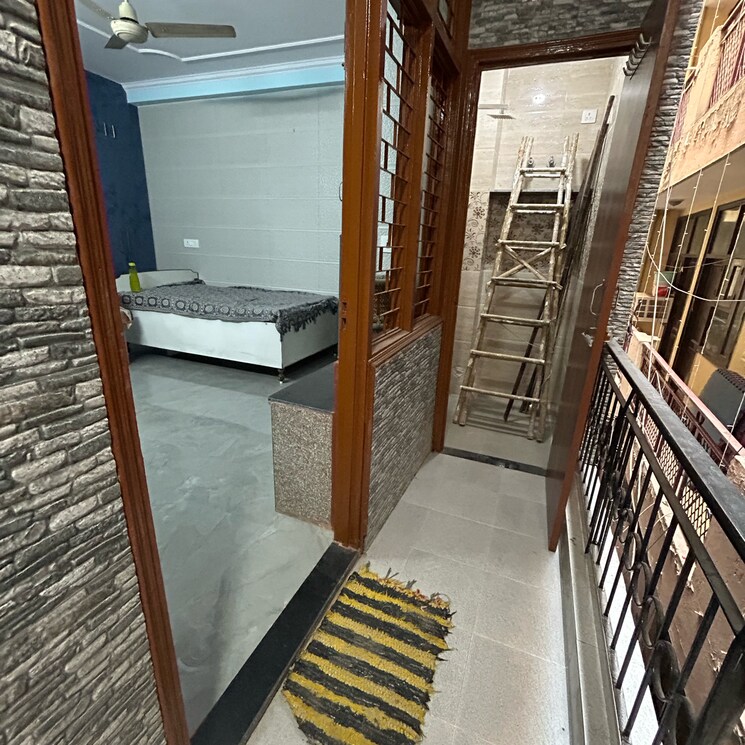 Balcony, kotla mubarakpur 1.5 Bedroom 500 Sq.Ft. Builder Floor In Kotla Mubarakpur Delhi 9349392