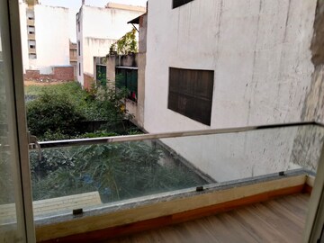 Swimming Pool in 4 BHK Apartment at Mansarovar – for Rent