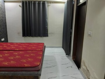 Bedroom in 4 BHK Apartment at Mansarovar – for Rent