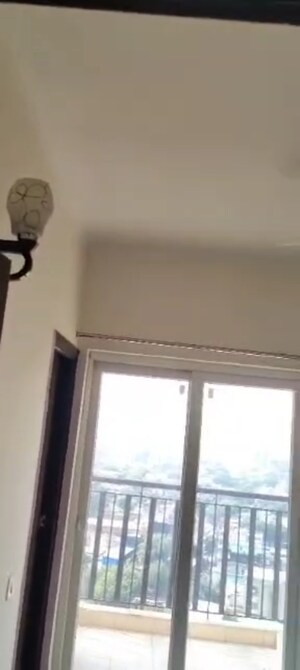 Furnished Amenities in 2.5 BHK Apartment at Gaur City-2, Gaur City 2 – for Rent