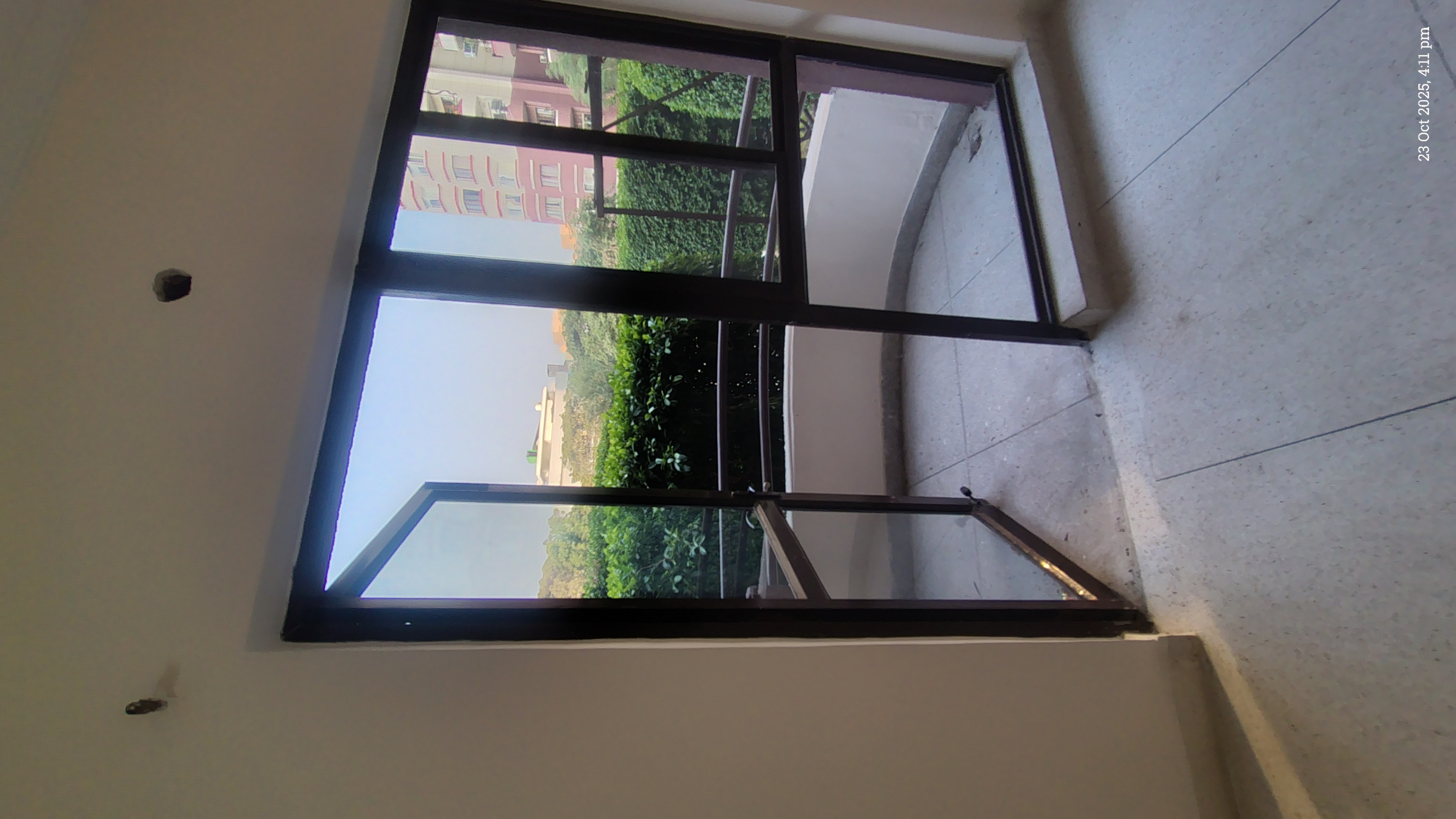 3 BHK + Servant Room Apartment For Rent in Unitech Palms