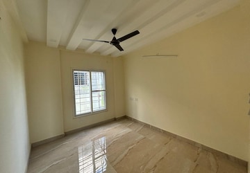 Room in 2 BHK Builder Floor at SV Towers Koramangala, Koramangala – for Rent