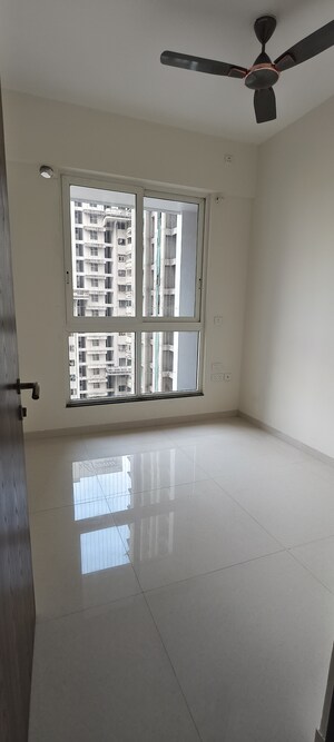 Room in 2 BHK Apartment at Sheth Athena, Laxmi Nagar – for Rent