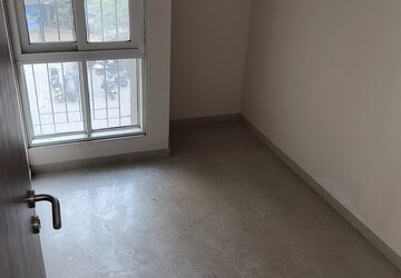 Room in 2 BHK Apartment at Dosti West County, Balkum Pada – for Rent
