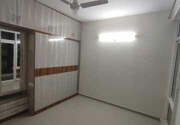 Room in 3 BHK Apartment at Omaxe The Palace, Gomti Nagar – for Sale