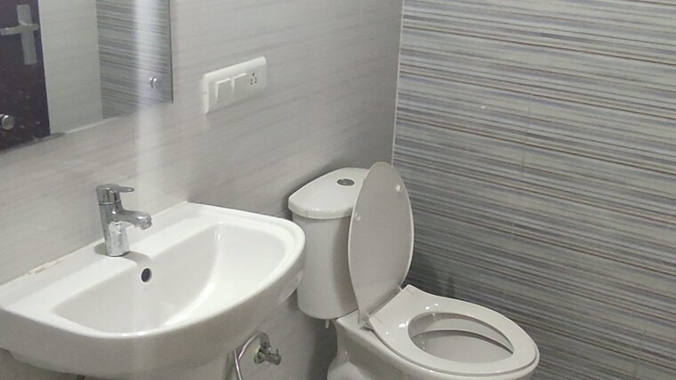 Bathroom, omaxe-the-palace 3 Bedroom 1550 Sq.Ft. Apartment In Gomti Nagar Lucknow 9349472