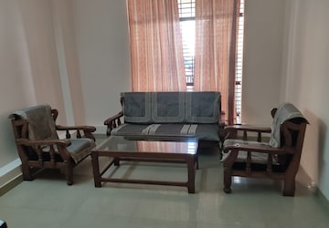 Living Room in 1.5 BHK Apartment at Viraj Khand – for Rent