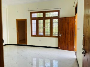 Room in 2 BHK Independent House at Gomti Nagar – for Rent