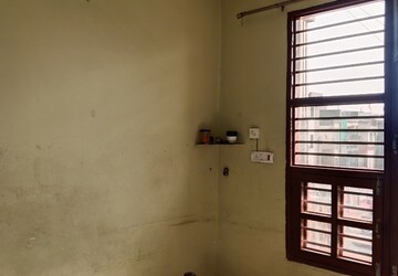 Room in 1.5 BHK Builder Floor at Sector 18 – for Rent