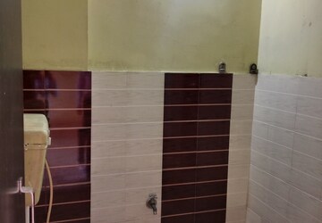 Bathroom in 1.5 BHK Builder Floor at Sector 18 – for Rent