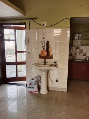  1.5 BHK Builder Floor at Sector 18 – for Rent